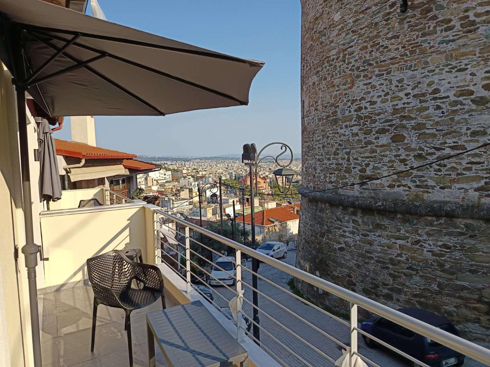 Beyond The Castle Apartment เทสซาโลนิกิ ภายนอก รูปภาพ