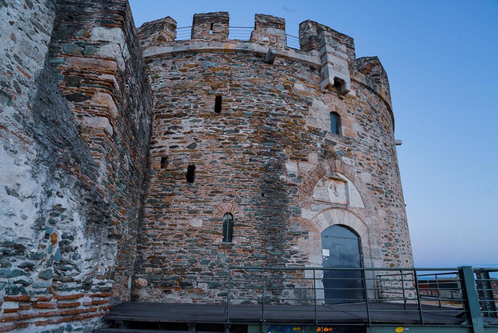 Beyond The Castle Apartment เทสซาโลนิกิ ภายนอก รูปภาพ