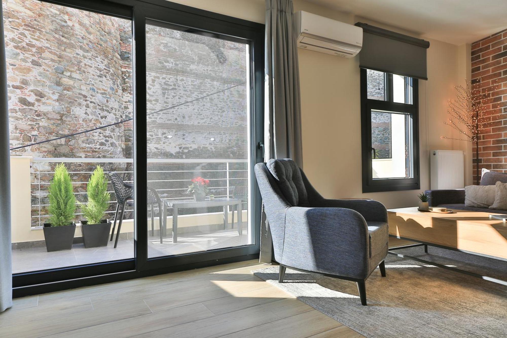 Beyond The Castle Apartment เทสซาโลนิกิ ภายนอก รูปภาพ
